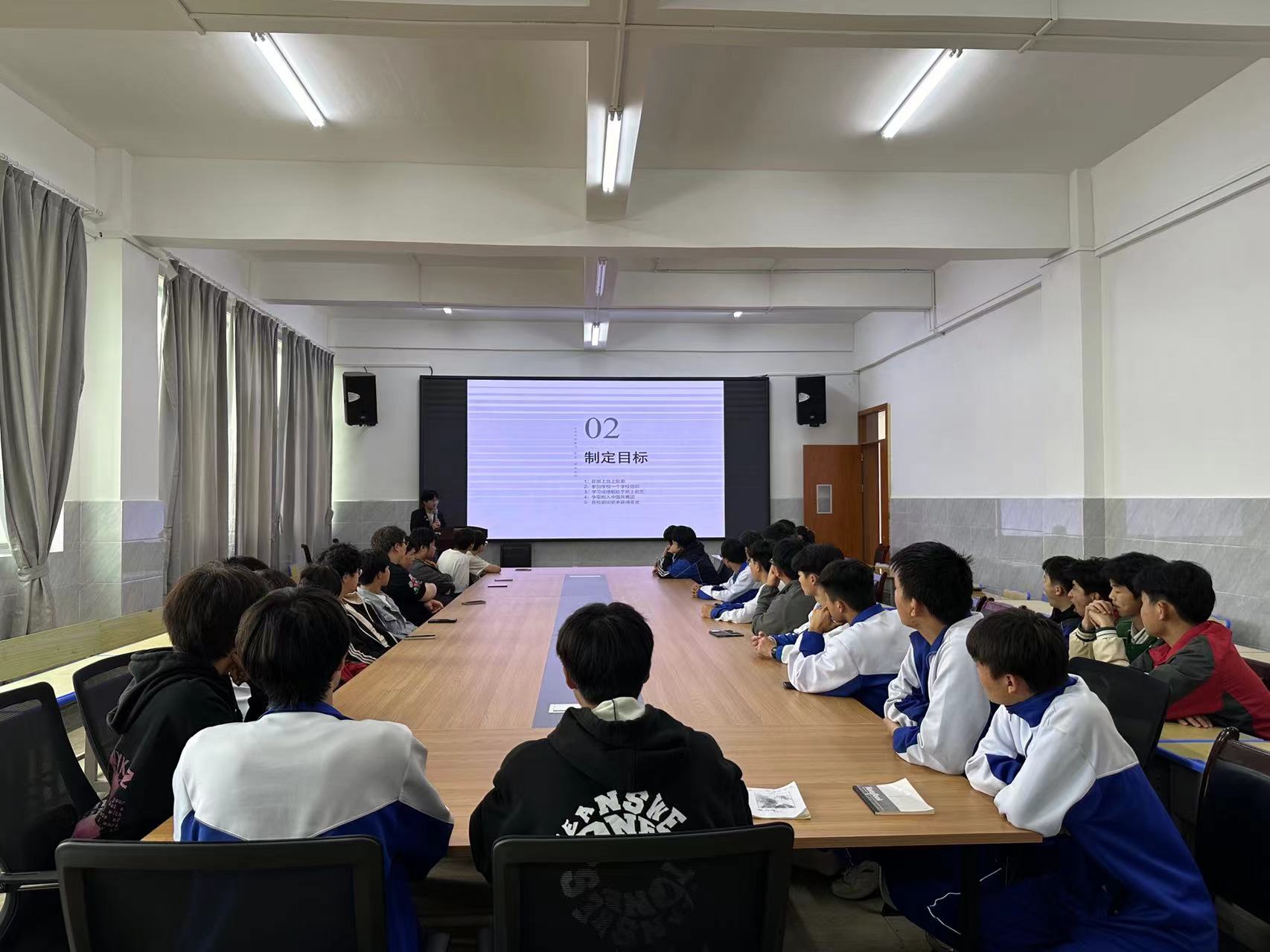 榜樣力量 青春領(lǐng)航 |學(xué)校優(yōu)秀畢業(yè)生返校宣講活動